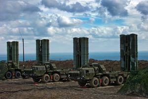 POJAČANJE: Rusija razmestila nov raketni sistem S-400 na Krimu (VIDEO)