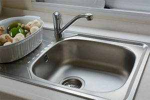 ODRŽAVANJE SLIVNIKA ZA 50 DIN MESEČNO: Kako se rešiti neprijatnih mirisa iz sudopere BEZ HEMIKALIJA?