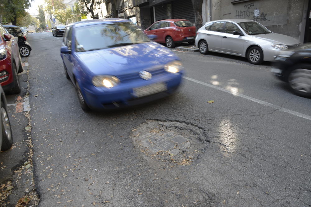 ČOVEK "OŽIVEO" KAD JE HITNA NALETELA NA RUPU Porodica spremila sahranu a onda - ŠOK! Rasterali ožalošćene I TRAŽILI IM HRANU NAZAD