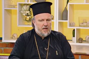 NEVIĐENI TEROR VLASTI U CRNOJ GORI! Protojerej Velibor Džomić: Sprema se progon još 20 sveštenika i njihovih porodica!