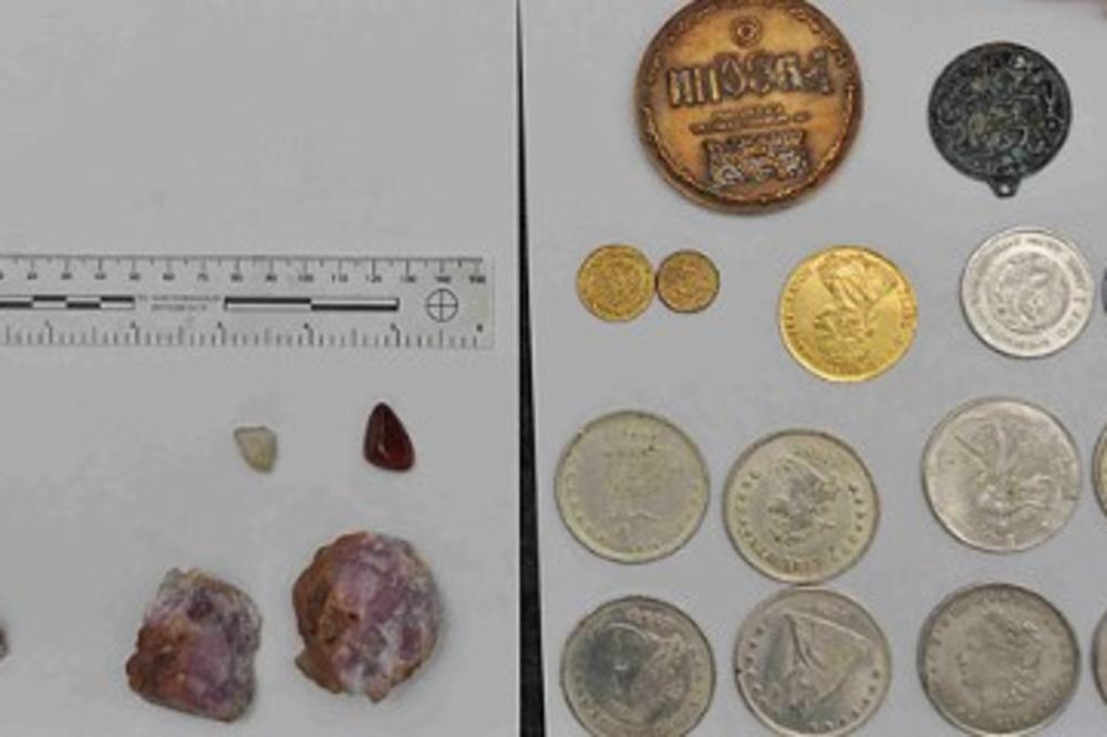 RASPRODAVALI MAKEDONSKO NACIONALNO BLAGO: Uhapšeno 14 osoba zbog trgovine arheološkim predmetima!