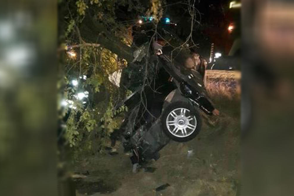 ZORAN (39) SLETEO SA PUTA I POGINUO: Stravična nesreća kod Zrenjanina, auto potpuno smrskan! (FOTO)