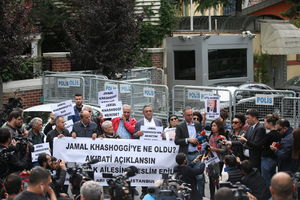 RIJAD PRISTAO NEDELJU DANA KASNIJE: Turske vlasti ulaze u saudijski konzulat u Istanbulu u potrazi za nestalim novinarom Džamalom Kašogijem (VIDEO)
