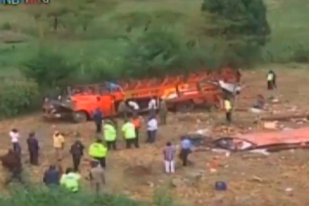 AUTOBUS SE SURVAO U PROVALIJU: 51 mrtav u stravičnom udesu u Keniji, PREŽIVEO SAMO JEDAN PUTNIK! (VIDEO)