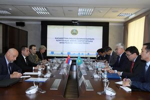 RAZGOVARALI O SARADNJI U ODBRAMBENOJ INDUSTRIJI: Ministar Vulin se sastao sa kazahstanskim kolegom u Astani