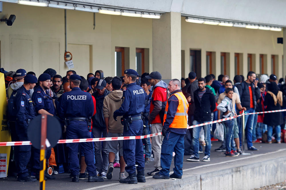 POSLE SERIJE UBISTAVA PO AUSTRIJI: Gudenus zahteva da se tražiocima azila zabrani izlazak noću