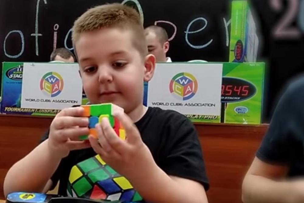 MALI GENIJE IZ SKOPLJA: Đorđi (8) može da složi Rubikovu kocku za manje od 5 sekundi, a za nekoliko stotinki mu je izmakao svetski rekord (VIDEO)