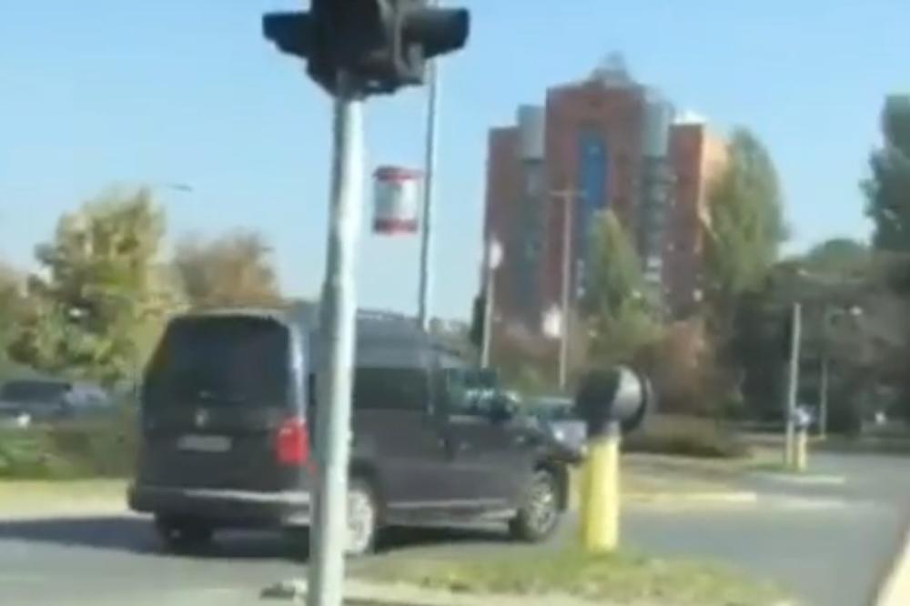 NA CRVENO PA JOŠ I U KONTRASMERU: Alo, rođače, KUDA? Mora da si iz Beograda?! Novosađani gledali otvorenih usta kako ovaj čovek vozi, pa počele uvrede (VIDEO)