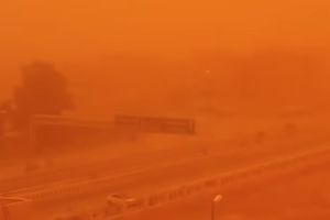 SNIMCI KAO S MARSA: Pogledajte neverovatne prizore peščane oluje (VIDEO)