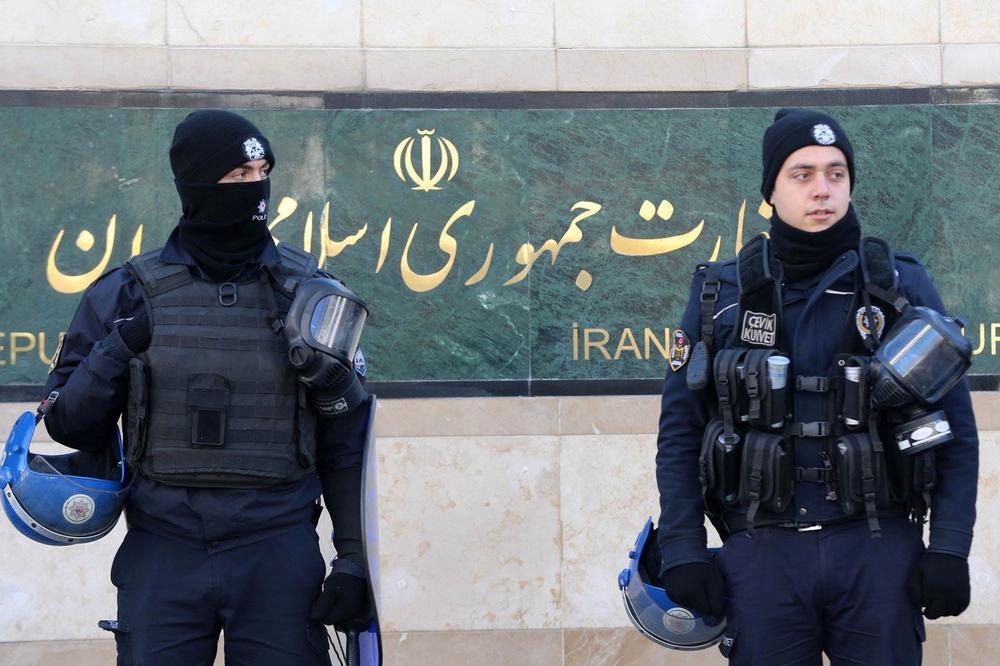 PANIKA U ANKARI: Napadač samoubica blokirao Ambasadu Irana! Evakuisana čitava zgrada!