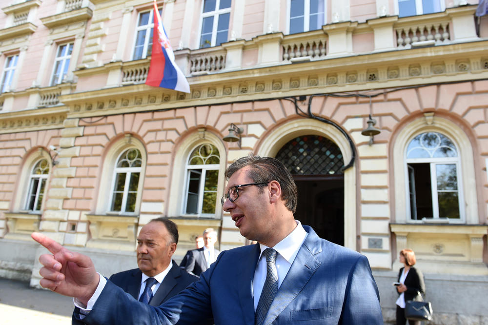 OBELEŽENO 160 GODINA UGLEDNE OBRAZOVNE INSTITUCIJE: Predsednik Vučić obišao Zemunsku gimnaziju, koju je i pohađao, i najavio rekonstrukciju