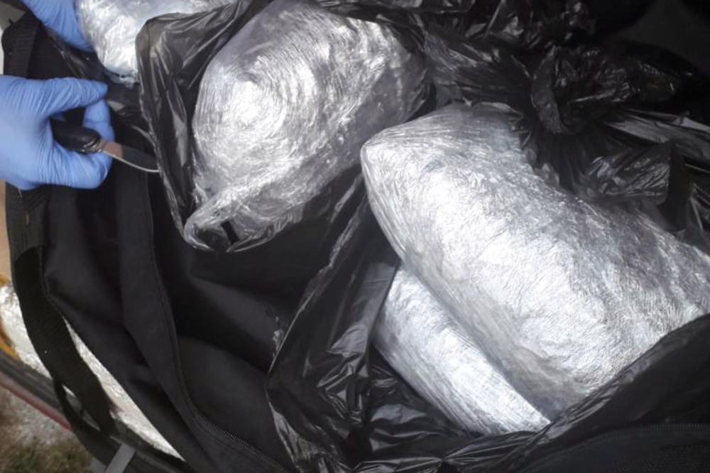SRPSKOJ POLICIJI PUNE RUKE POSLA ZBOG MARIHUANE: Hapšenja u Mokrinu i Senti! Našli pune džakove droge!