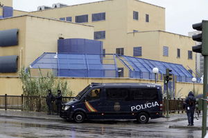 2 PIŠTOLJA, 120 METAKA, 1.000 EVRA: Španska policija uhapsila državljanina Srbije nadomak Barselone SVAŠTA MU NAŠLI U AUTU (FOTO)