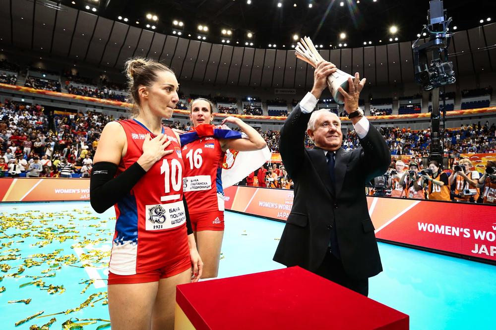 PORUKA VREDNA ZLATA: Dača Ikodinović emotivnom objavom na Instagramu čestitao suprugi Maji osvajanje medalje! (FOTO)