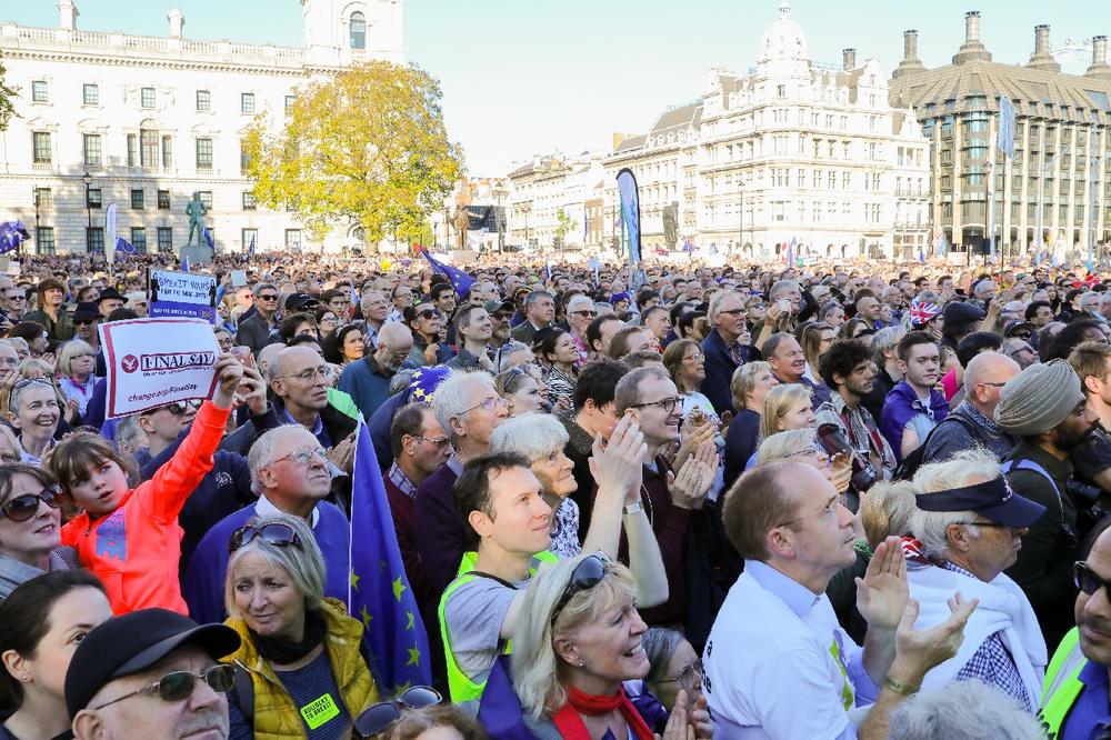 PROTEST PROTIV  BREGZITA: Više od pola miliona Britanaca na ulicama Londona, traže NOVI REFERENDUM! (VIDEO)