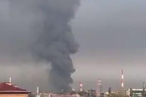 IZGORELA RUSKA FABRIKA METALA: Poginuo vatrogasac, 2 povređena (VIDEO)