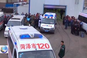 NESREĆA U RUDNIKU U KINI: 2 rudara poginula, 18 zatrpano u oknu! (VIDEO)