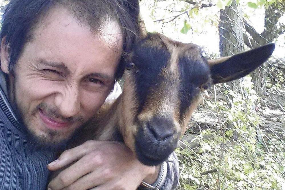 JEZIVO! LEVIJATAN TVRDI: Ovaj Beograđanin seksualno zlostavlja kozu, a radi sa decom kao animator?!