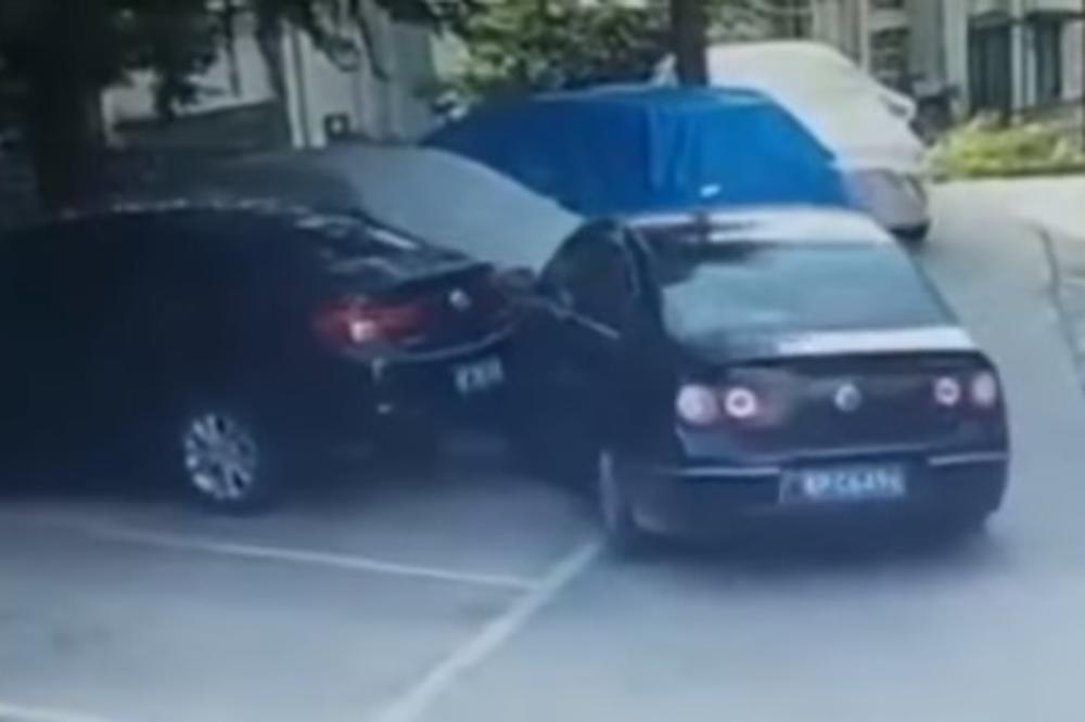 NAJLUĐE PARKIRANJE: Kinez napravio karambol na parkingu a na kraju uleteo u garažu, ali s leđa! (VIDEO)