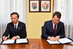 UNAPREĐENJE SARADNJE: Potpisan Memorandum o razumevanju AP Vojvodine i kineske pokrajine Hajnan!