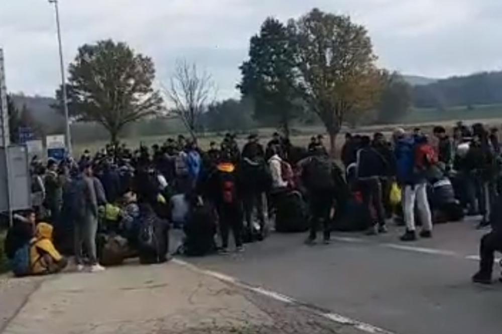 HRVATI PODIŽU OGRADU NA GRANICI: Migranti očajni, pokušavaju da ponovo probiju policijski kordon! POLICIJSKI HELIKOPTER NADLEĆE PRELAZ, STIŽU SPECIJALCI! (VIDEO)