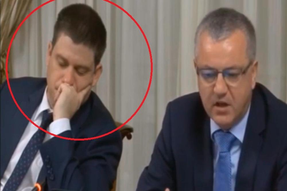 TRLJAO OKO, TREPTAO, PA PODLEGAO: Hrvatski ministar zaspao na sednici vlade (VIDEO)