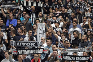 GROBARI PONOVO GRME U ARENI: Pogledajte spektakularnu atmosferu koju su napravili navijači Partizana na meču sa Zadrom! (KURIR TV)
