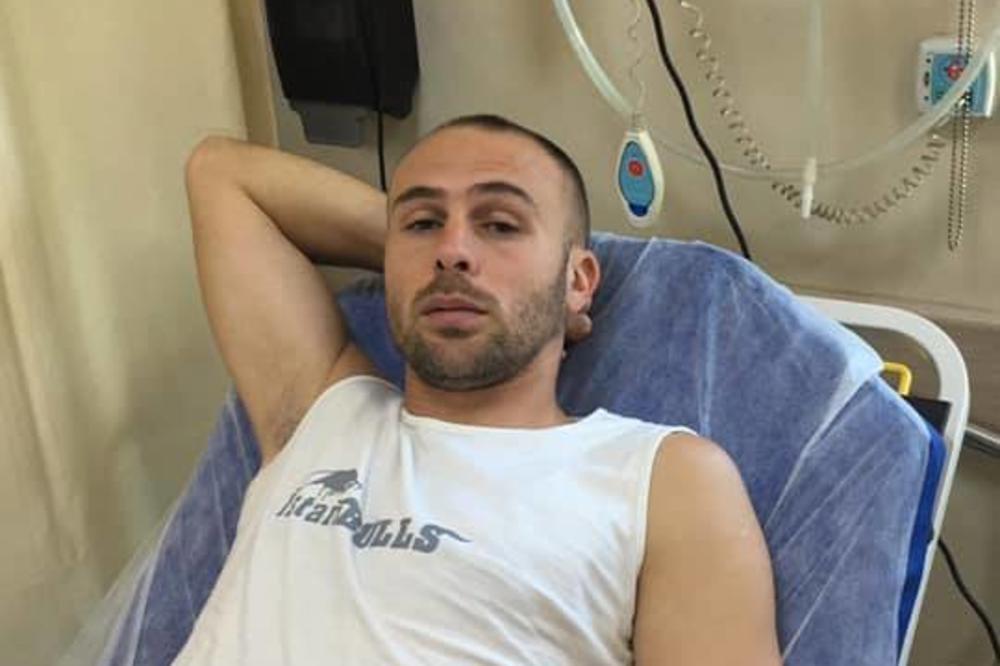 SRPSKOM FUDBALERU POZLILO U ISTANBULU: Bivši igrač Crvene zvezde hitno prevezen u bolnicu zbog bolova u stomaku (FOTO)