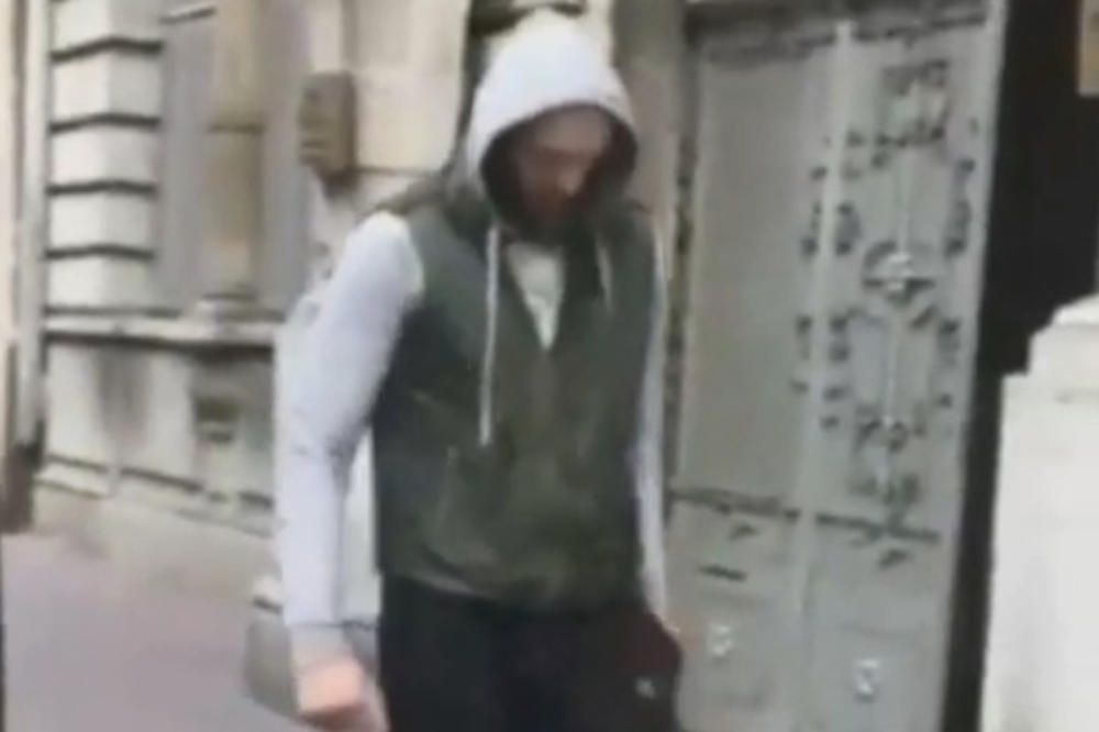 KONTROVERZNI SNIMAK IZAZVAO BURU NA INSTAGRAMU: Muškarac se tetura centrom Beograda, udara u zid, a da li ga prepoznajete? TVRDE DA JE DARKO KOSTIĆ?! (VIDEO)