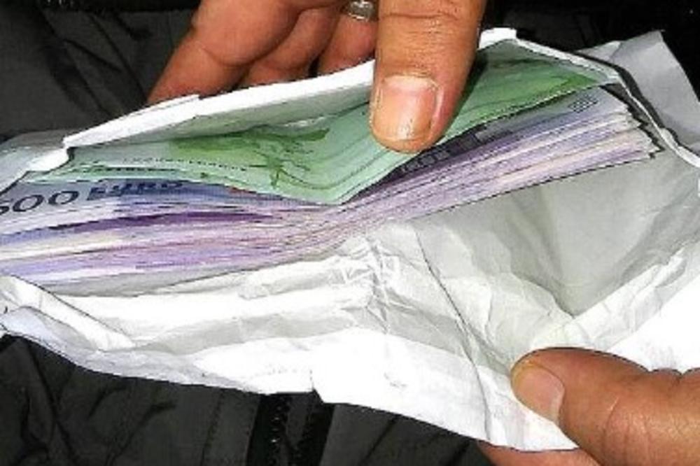 MAŠALA! OVO JE REKORDNA PLATA U CRNOJ GORI: Bankar zaradio za mesec dana oko 55.000 evra!