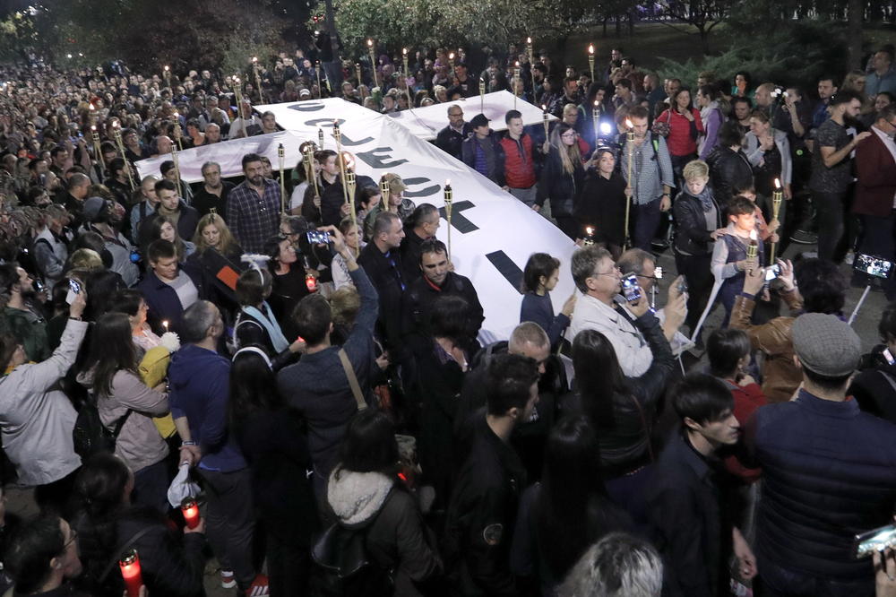 PROTEST U BUKUREŠTU ZBOG KORUPCIJE: Okupili se na godišnjicu tragedije u noćnom klubu (FOTO)