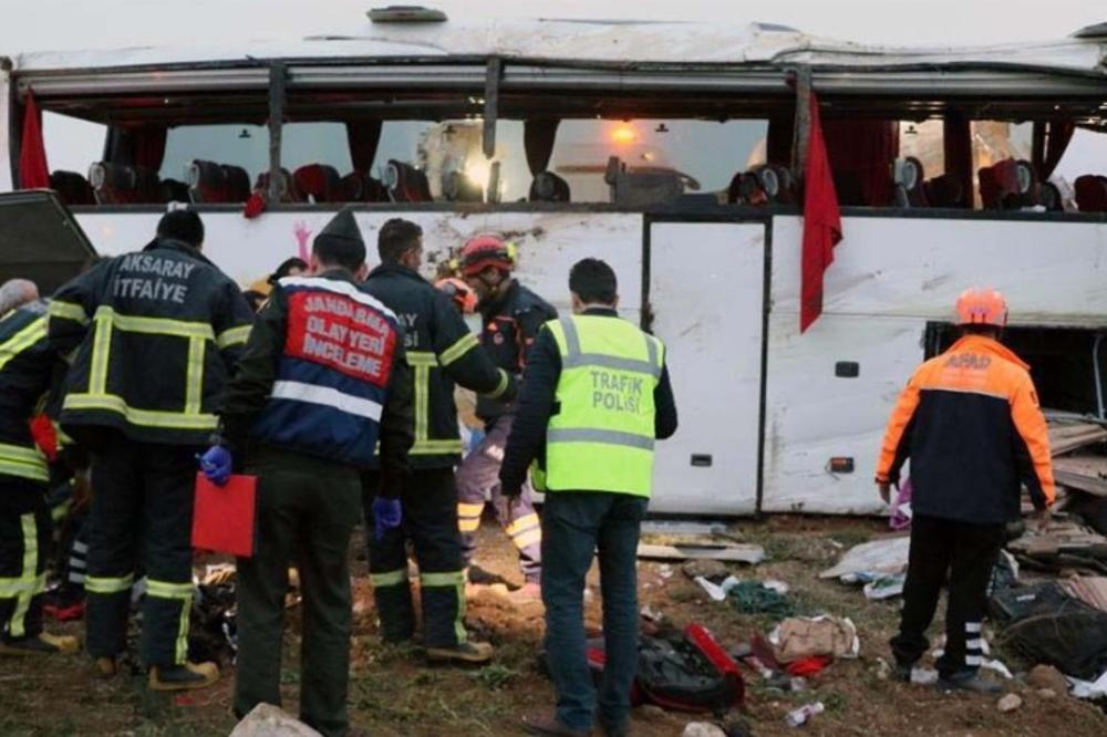 NESREĆA U TURSKOJ: U sudaru autobusa i kamiona poginule dve osobe, povređena 31!