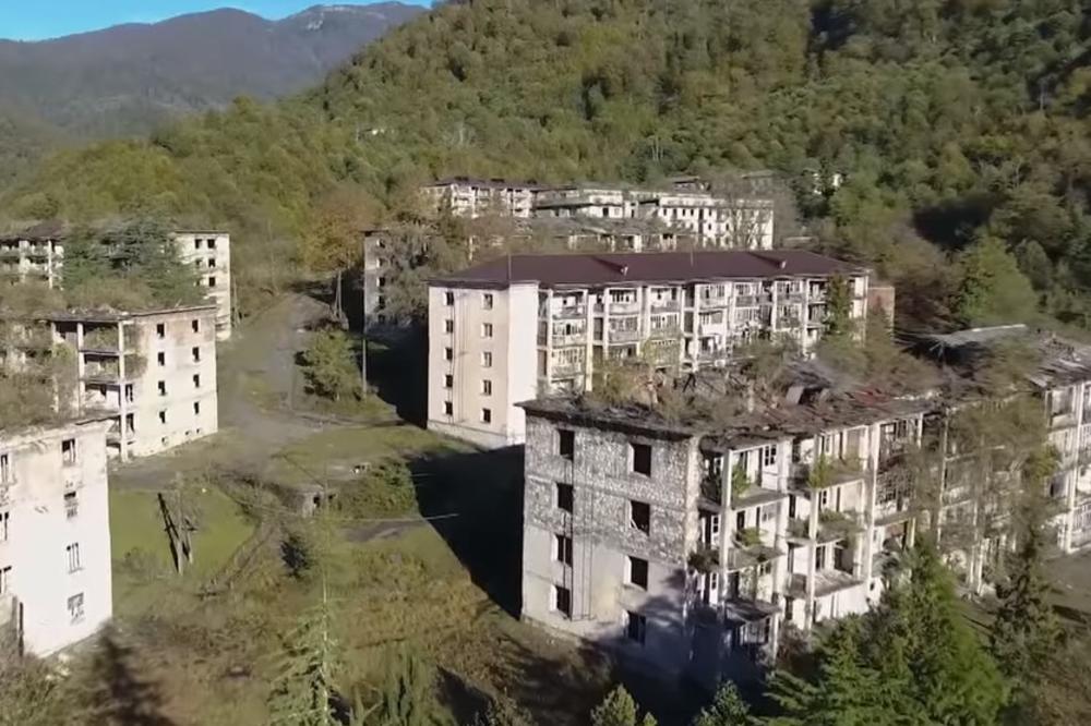 OVDE JE PRIRODA POBEDILA: U sovjetskom gradu duhova sve je pusto, drveće raste na krovovima! I to nije ono najčudnije! (VIDEO)