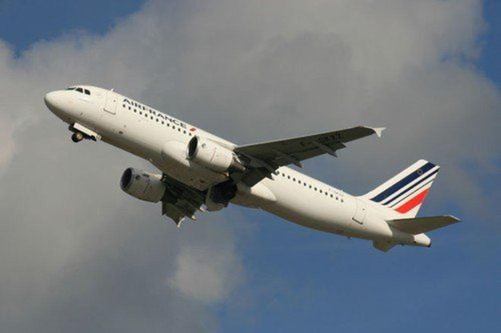 DETE "SLEPI PUTNIK" PRONAĐENO MRTVO U PARIZU: Telo našli u trupu aviona koji je došao iz Afrike!