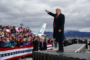 TRAMP STIGAO U BEOGRAD: 5.000 ljudi sačekalo američkog predsednika na aerodromu u Montani! Oduševljeni što je došao! (FOTO, VIDEO)