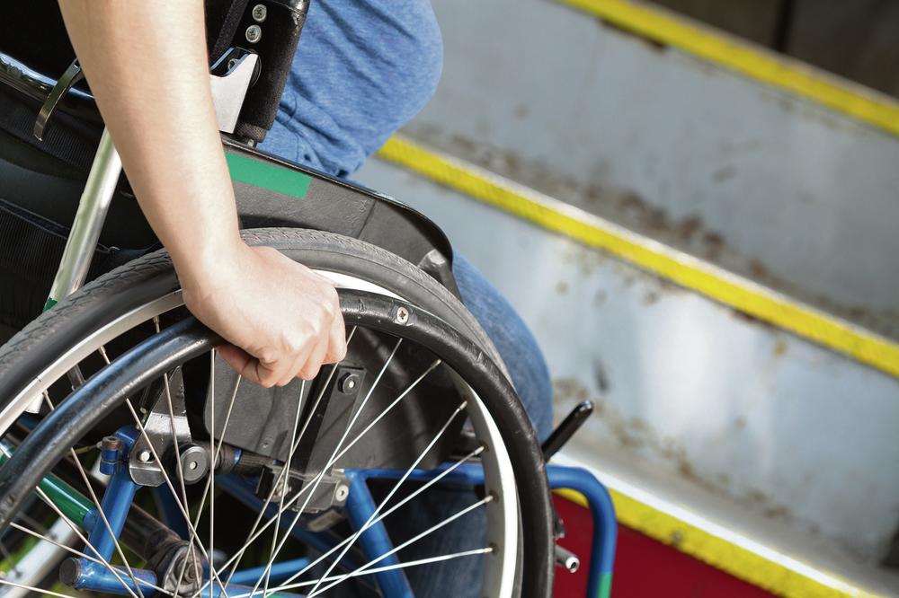 BRUKA KOD ŠIBENIKA: Lopov penzionisanom italijanskom turisti ukrao invalidska kolica