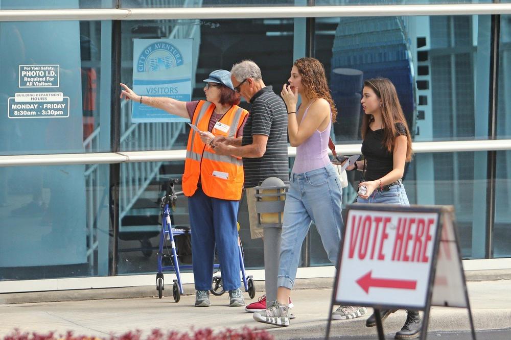 ROZE TALAS NA IZBORIMA UZDRMAO KONGRES: U Americi nikad više žena kandidata!