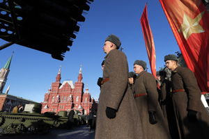 VOJNA PARADA U MOSKVI: Marš na Crvenom trgu u čast istorijskog 7. novembra (VIDEO)