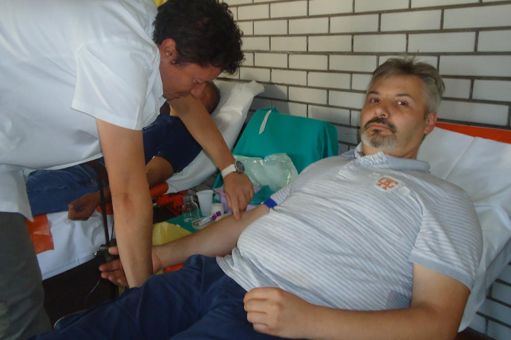 HUMANOST VRANJSKIH POLICAJACA: Organizovano dali krv za potrebe VMA (FOTO)