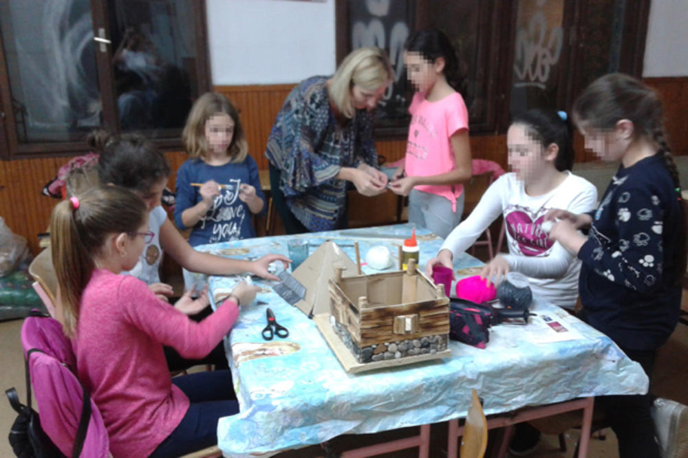 KREATIVNI CENTAR ZA TINEJDŽERE: Izložba dečjih radova u MZ Košutnjaku