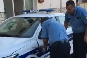 HRVATSKI POLICAJCI POSTALI HIT NA INTERNETU: Hteli da poprave službeni automobil na urnebesan način, pa sve nasmejali (VIDEO)