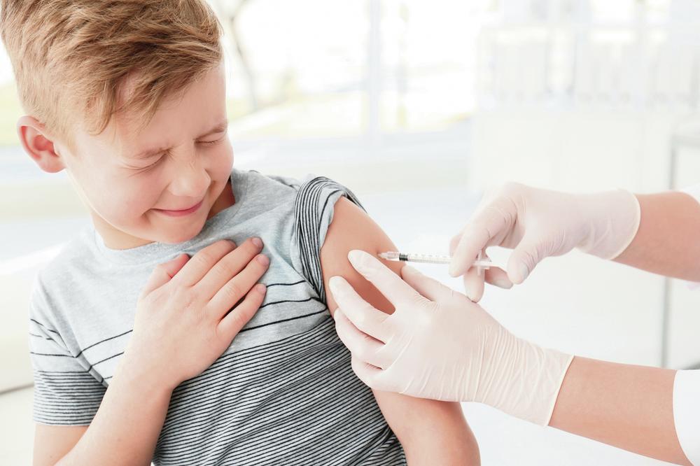 MAJKE DA POKAŽU POTVRDU Ako nisu vakcinisale dete ostaju bez 10.000 dinara