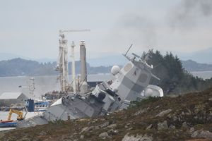 KAKO SE OBRUKAŠE: Pogledajte kako su na povratku sa najveće NATO vežbe Norvežani potopili svoj brod! (VIDEO)