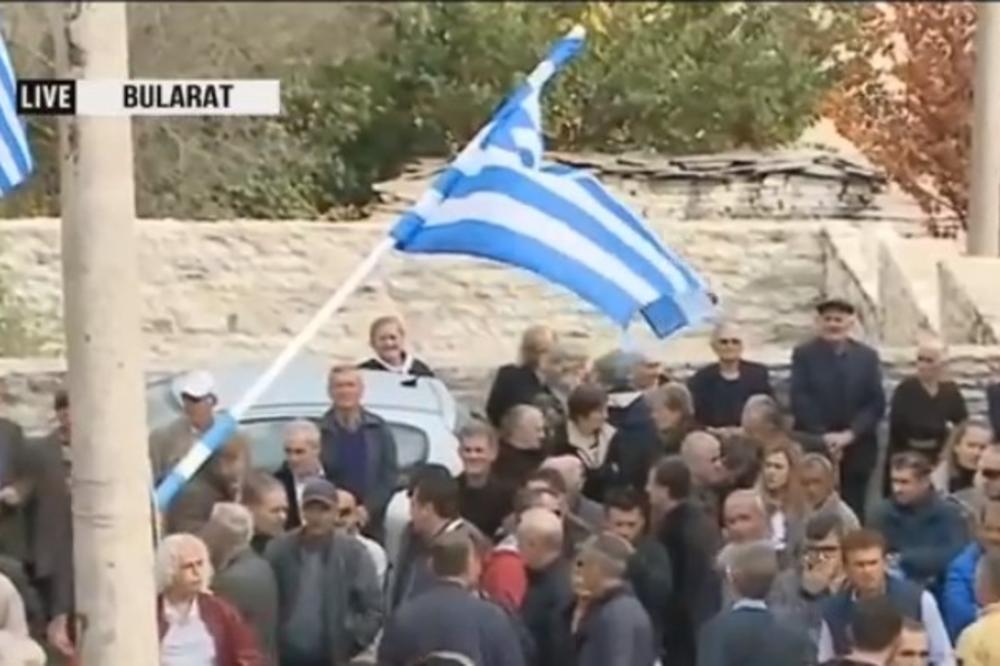 PORUKE SA SAHRANE GRKA UZNEMIRILE TIRANU: Zbog incidenta na pogrebu Kacifasa, Albanija proteruje 50 desničara (VIDEO)