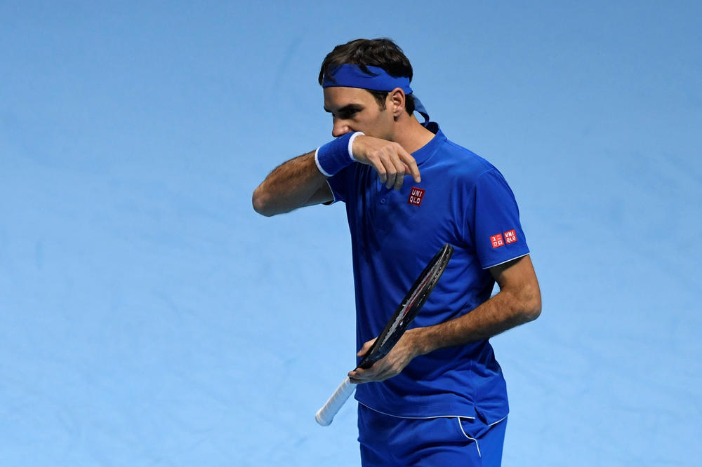 BESAN SAM! PODLOGA JE MALO SPORIJA: Rodžeru Federeru teško pao poraz od Nišikorija (VIDEO)