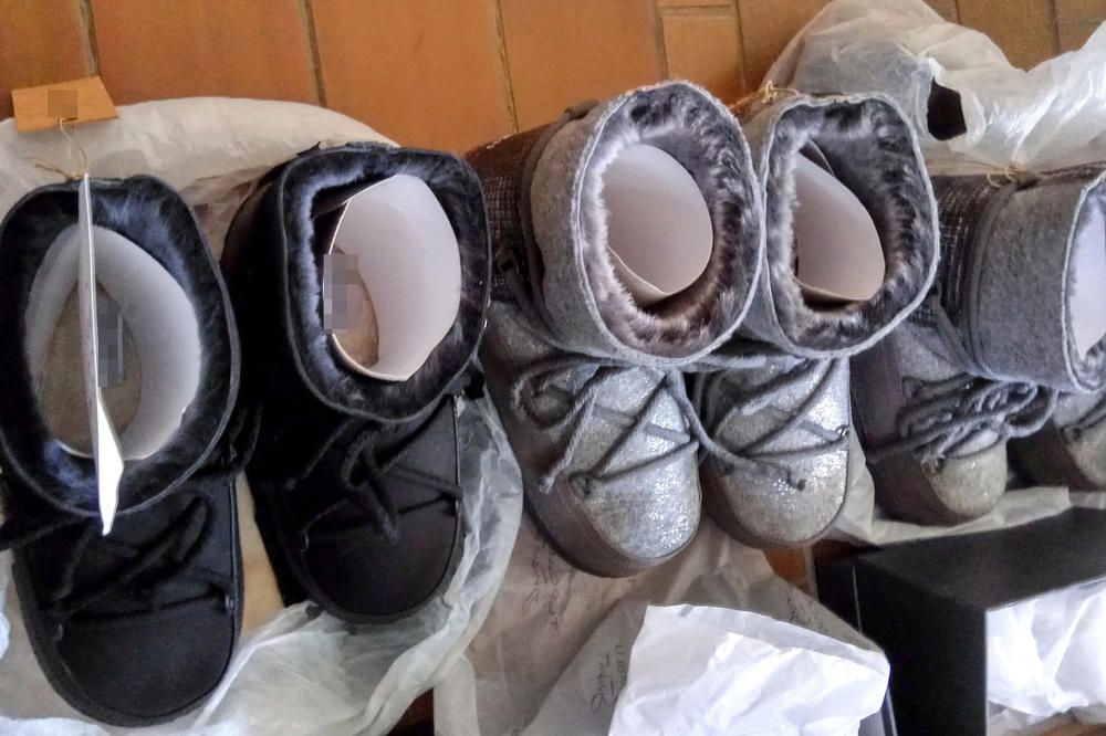 PAO NA BAČKOM BREGU ZBOG ŽENSKIH ČIZAMA: Skupu obuću švercovao ispod sedišta (FOTO)