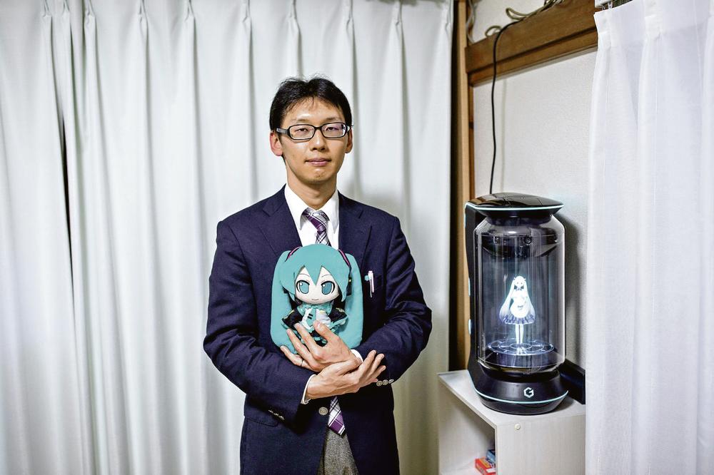 PRONAŠAO LJUBAV SVOG ŽIVOTA: Japanac se oženio hologramom, a platio mladu 15.000 evra