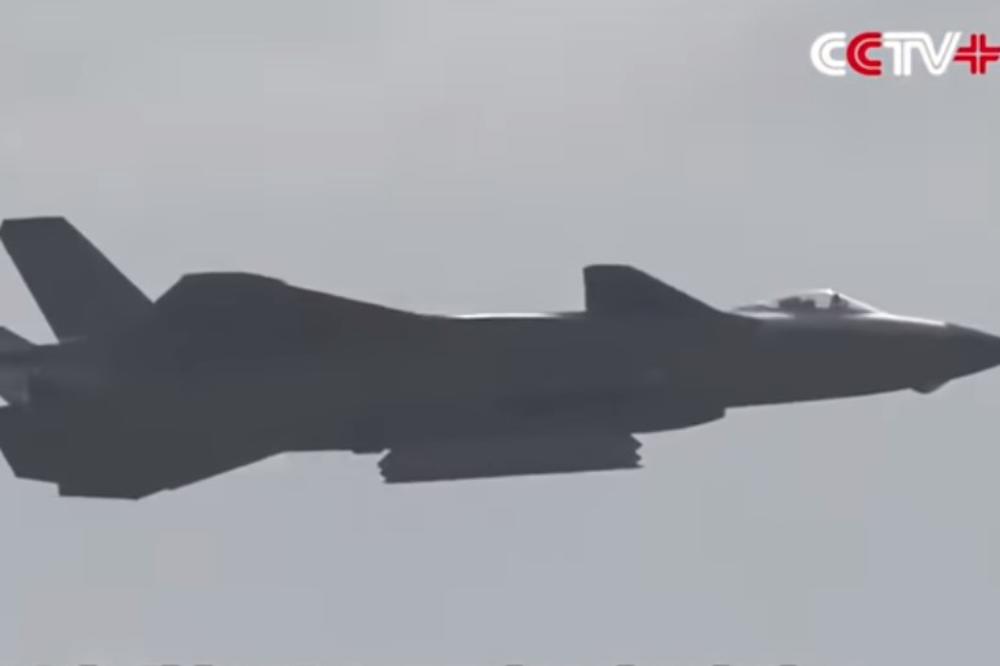 KINEZI SE HVALE PRED AMERIMA: Pokazali nove projektile smeštene u MOĆNIM J-20 borbenim avionima! (VIDEO)