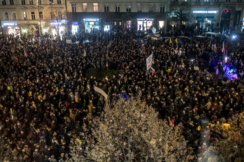 VELIKI PROTESTI U PRAGU: Traže ostavku premijera Babiša zbog korupcije i zloupotreba subvencija EU (FOTO, VIDEO)