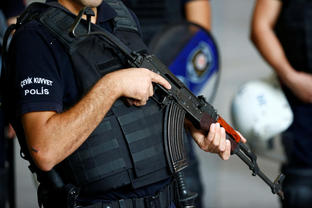 NOVA HAPŠENJA U TURSKOJ: Policija privela 13 akademika, poslovnih ljudi i novinara